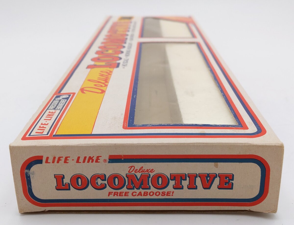 Life Like HO Scale Santa Fe B Unit Deluxe Diesel Locomotive & Caboose (Set of 2) EX/Box