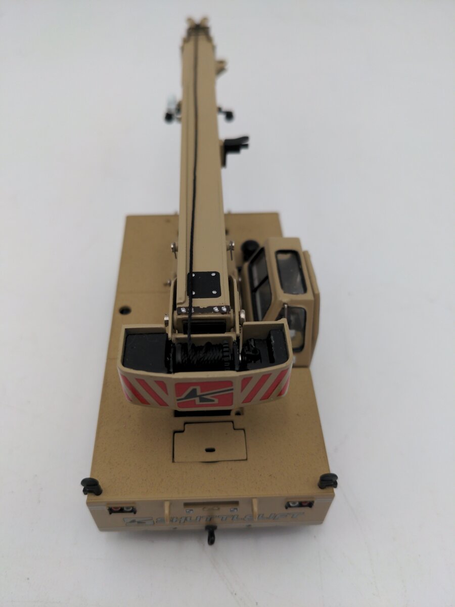 Sword Models SW2017-T 1:50 Military Tan Shuttlelift 5540F Carrydeck