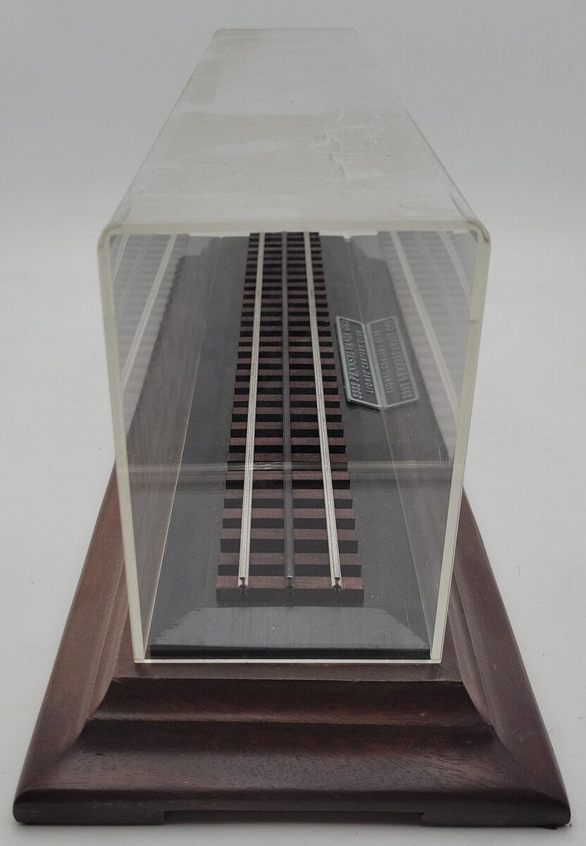 Lionel O Gauge 2332 Pennsylvania GG1 Display Case EX