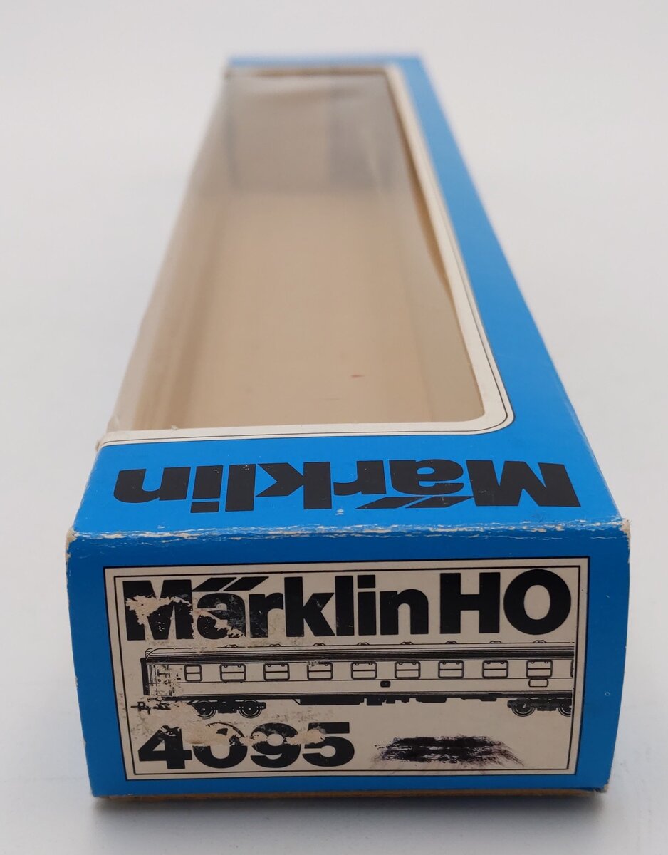 Marklin 4154 HO 2nd Class DB Aum Coach Car #51 80 10-81 923-5 EX