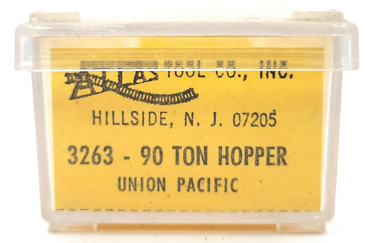 Atlas 3263 N Scale Union Pacific Hopper Car w/Coal Load #18137 LN/Box