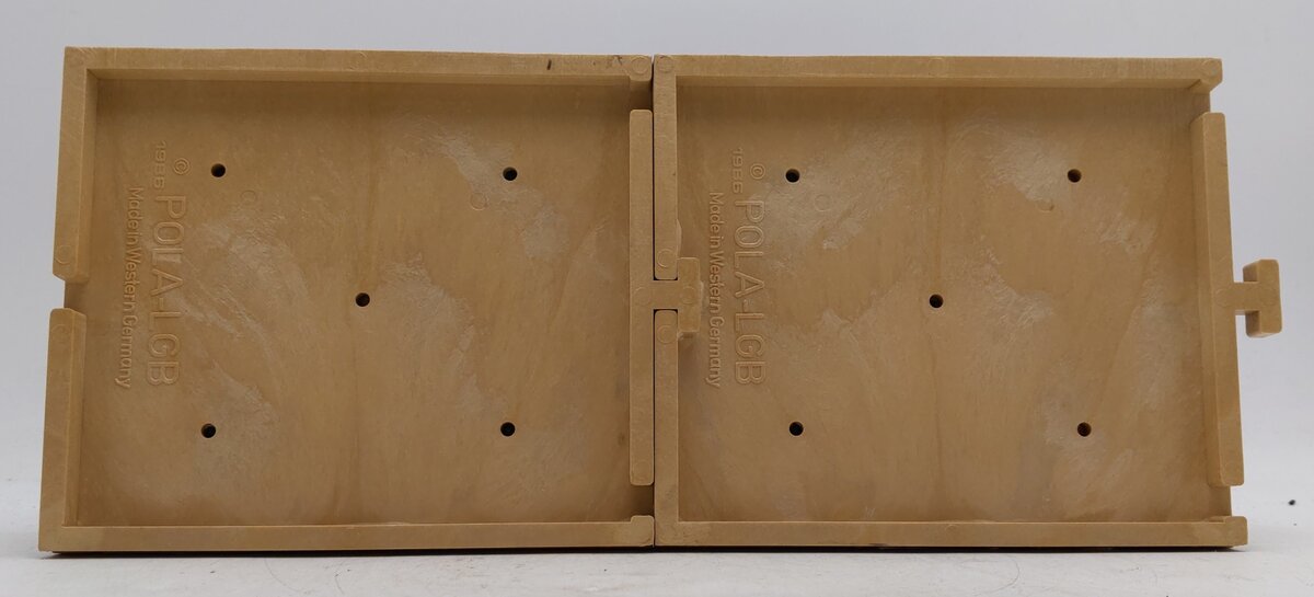 Pola 330908 G Covered Passenger Platform EX