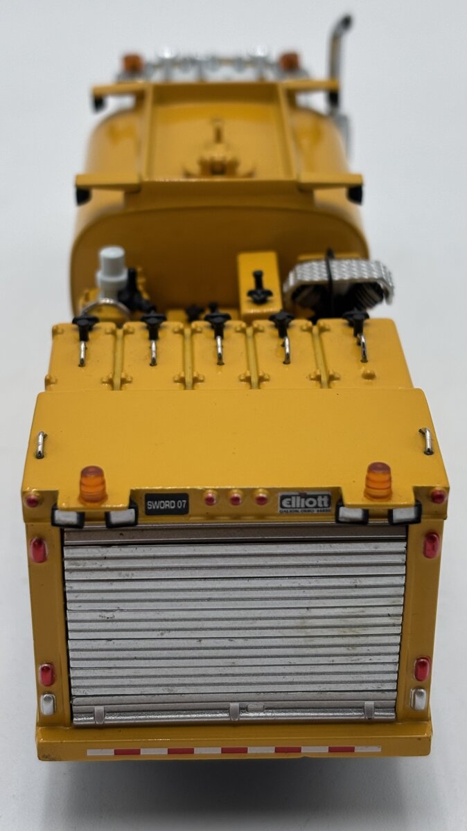 Sword Models SW2041-Y 1:50 Yellow Peterbilt 357 w/Elliot Fuel and Lube Body LN