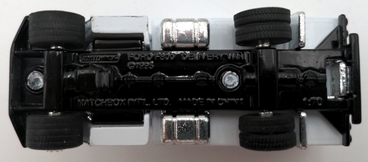 Matchbox 1:70 Scale Diecast Ford F800 CAT Racing Delivery Truck NEW