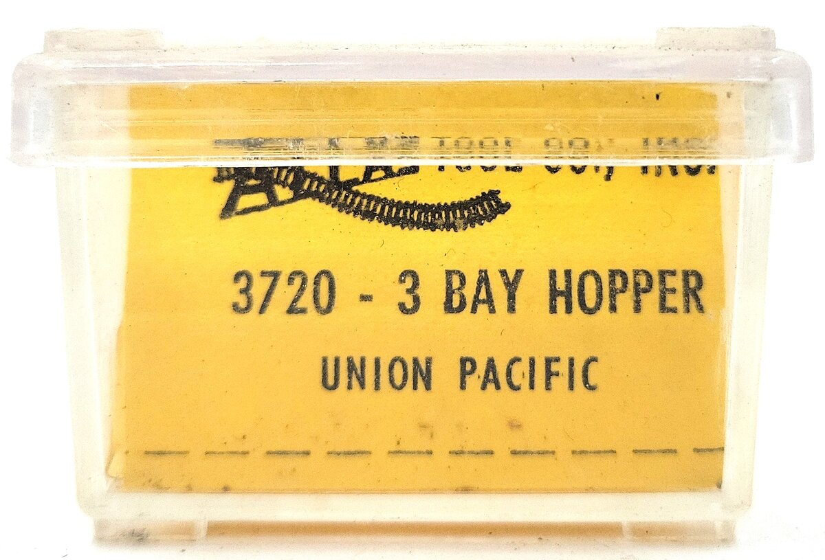 Atlas 3720 N Scale Union Pacific 3-Bay Covered Hopper #19711 LN/Box