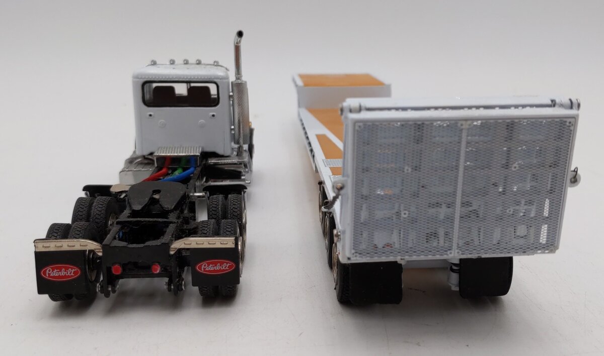 Sword Models SW2027-W 1:50 White Peterbilt 379 Tractor w/Nelson Ramp Trailer NEW