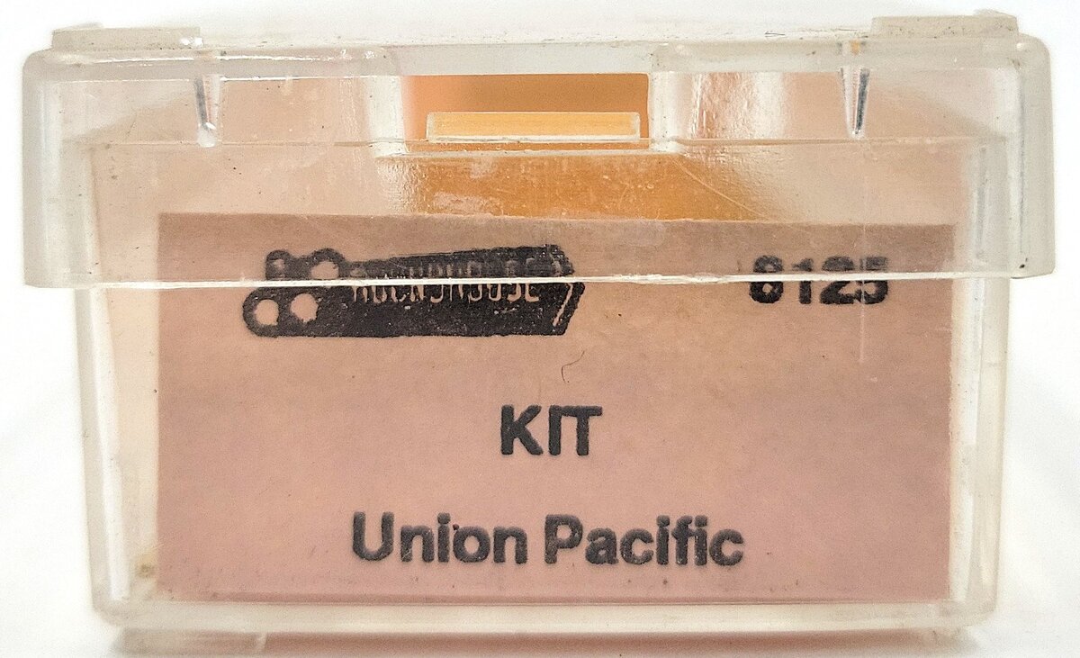 Roundhouse 8125 N Scale Union Pacific Single Door Boxcar #15022 LN/Box