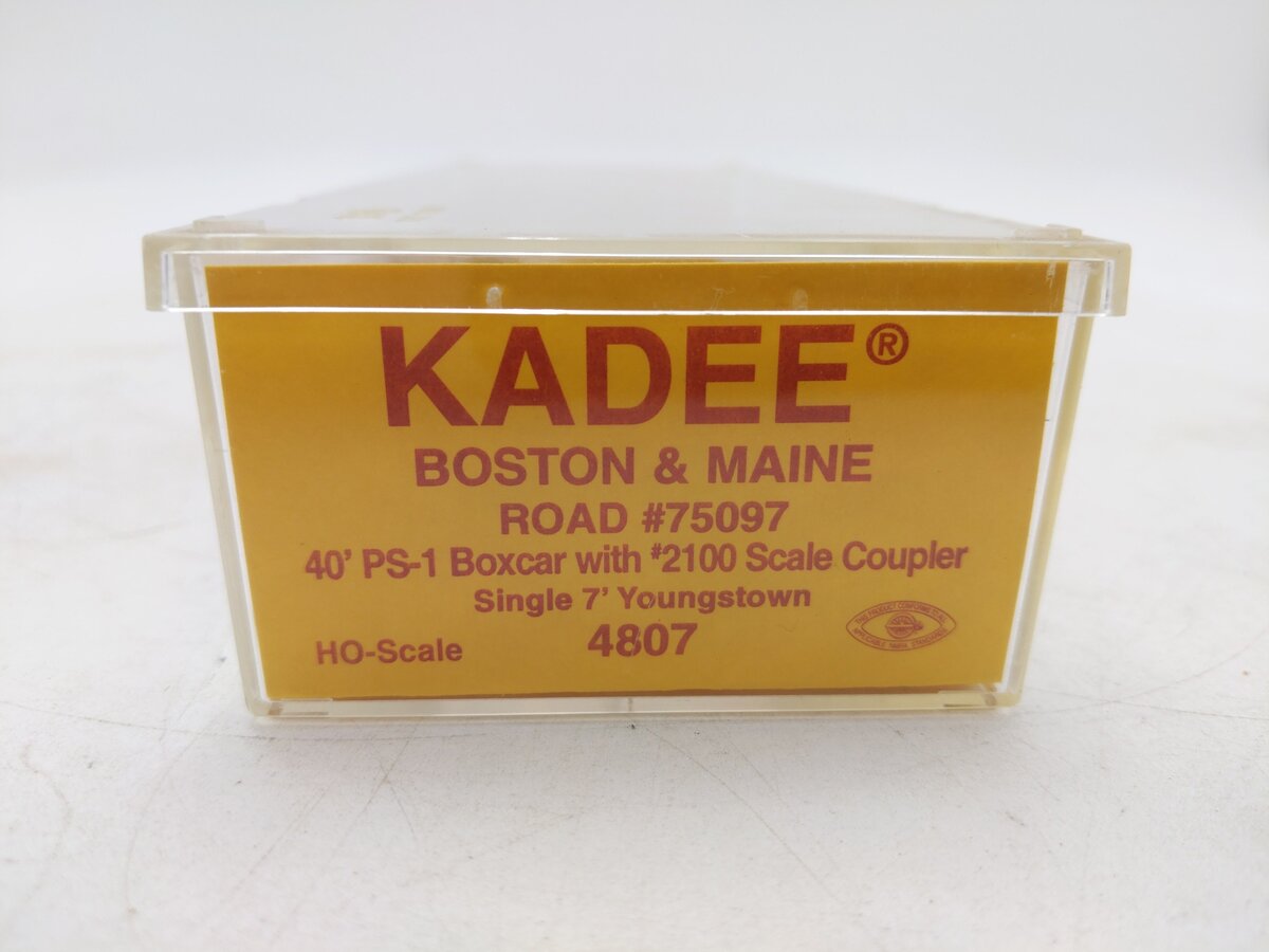 Kadee 4807 HO Boston & Maine 40' PS-1 Boxcar with 7' Youngstown Door #75097 EX/Box