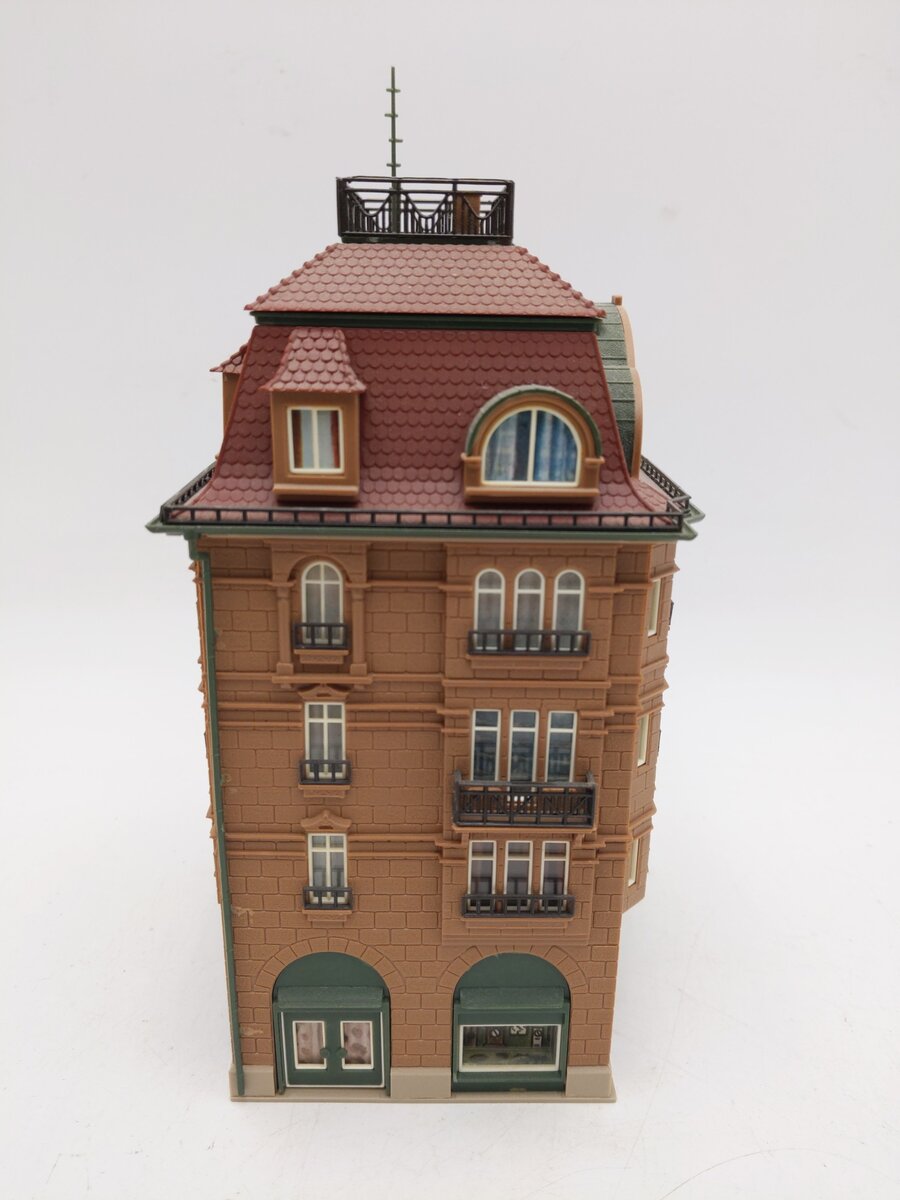Vollmer 3770 HO Apartment Building with Coffee House Building Kit (Assembled) EX