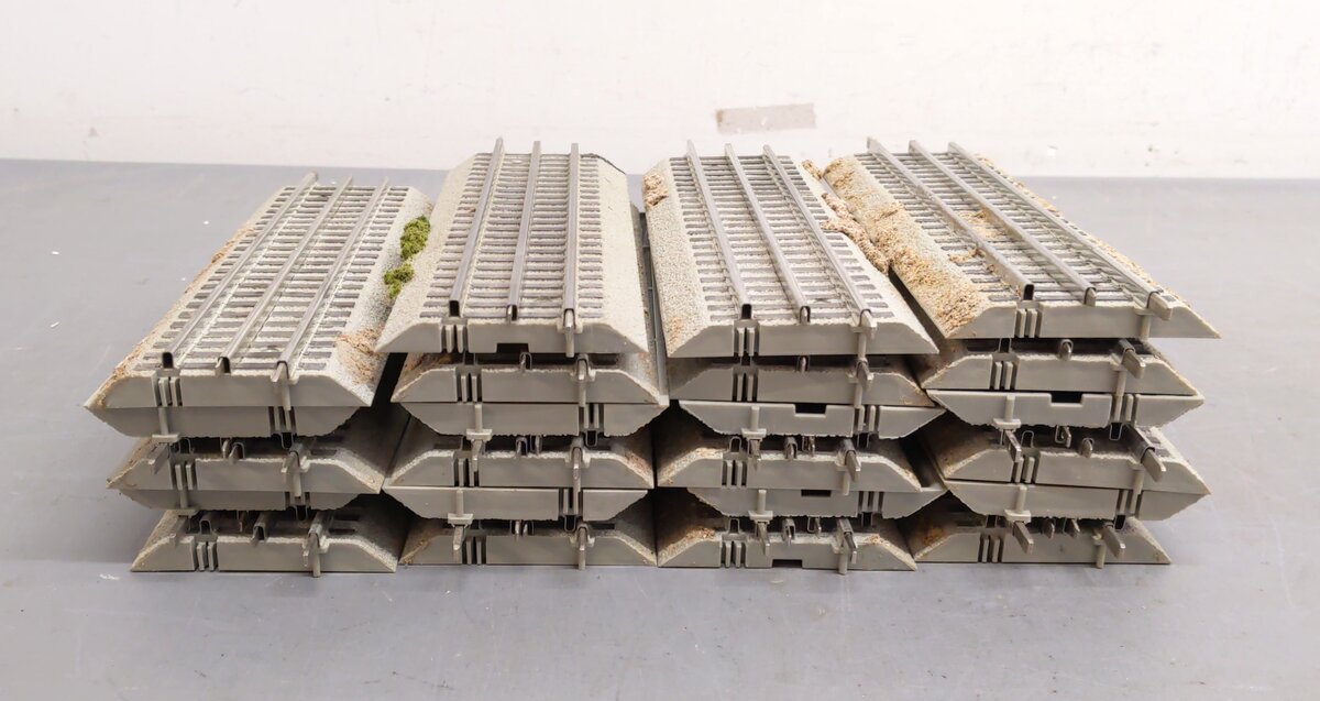 Lionel 6-12014 O Gauge FasTrack 10 Inch Straight Track Sections (23) VG