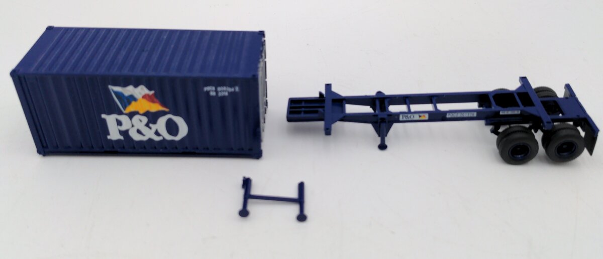 Athearn 92130 HO Scale P&O 20' Container W/P&O Chassis & Freightliner Tractor #2 VG/Box