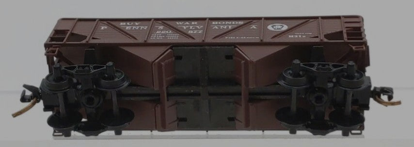 Micro-Trains 05700100 N Pennsylvania 33' Twin Bay Composite Side Hopper #220877 LN/Box