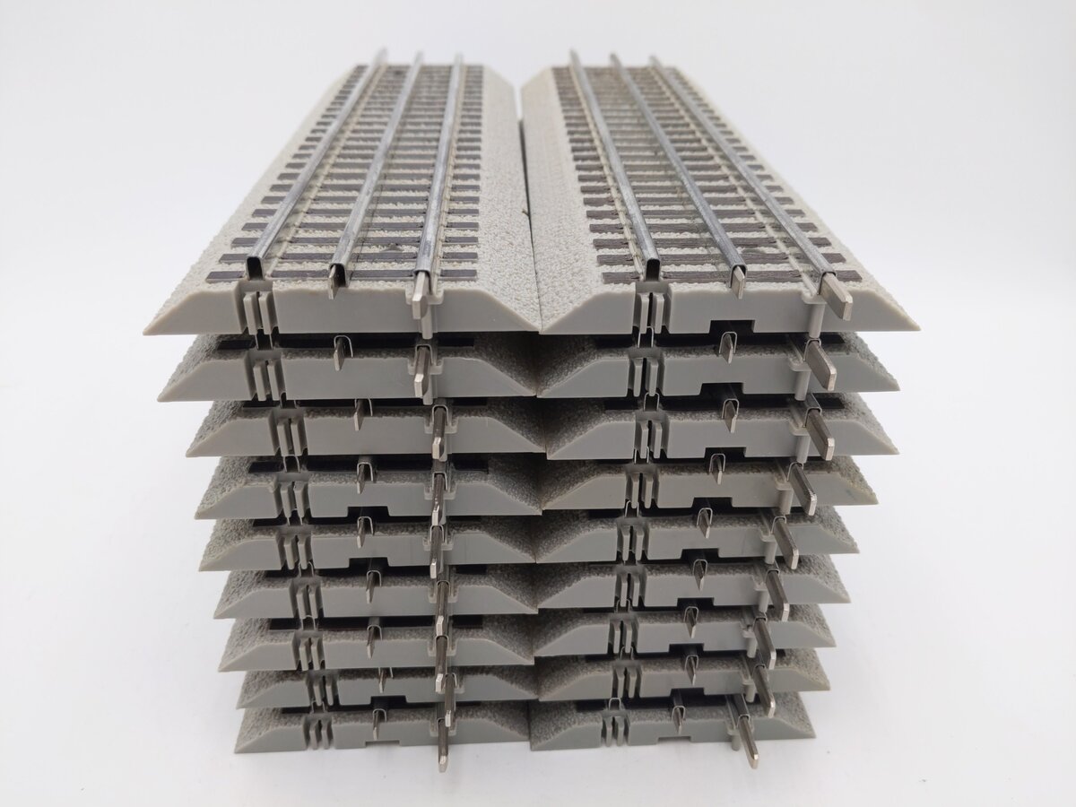 Lionel 6-12014 FasTrack 10 Inch Straight Track (18) EX