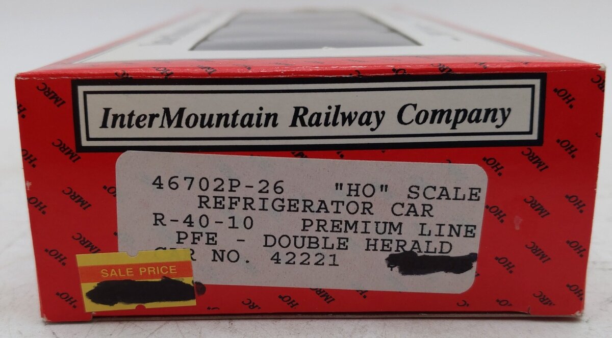 InterMountain 46702P-26 HO Scale Pacific Fruit Express Refrigerator Car #42221 EX/Box
