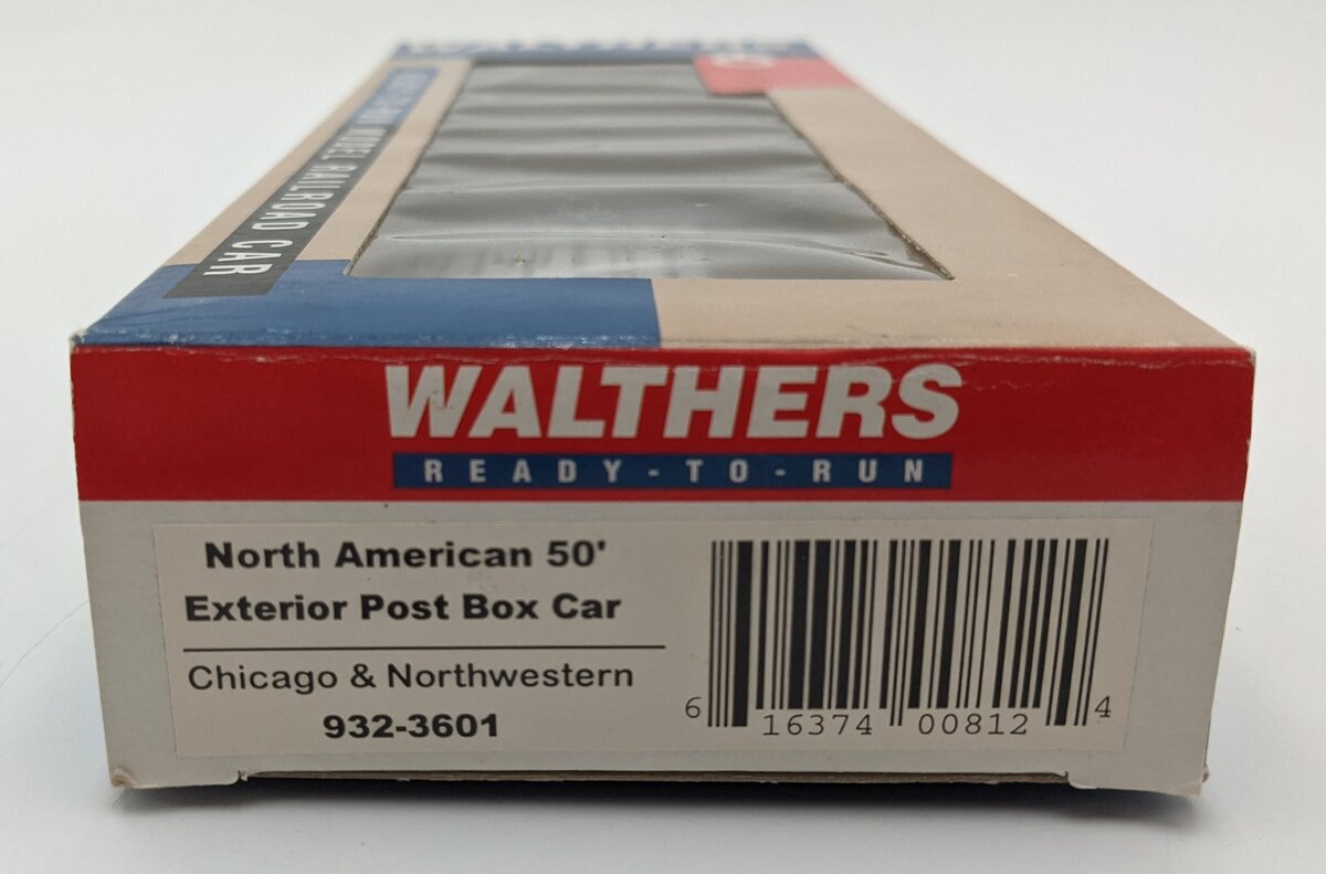 Walthers 932-3601 HO Scale C&NW 50' Exterior Post Boxcar #33045 LN/Box