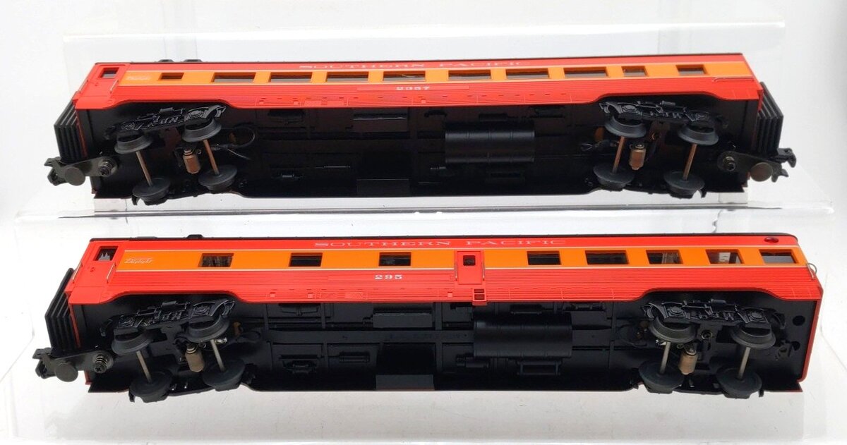 MTH 30-6725 O SP 60' Streamlined ABS Sleeper/Diner Passenger Car Set (Set of 2) EX