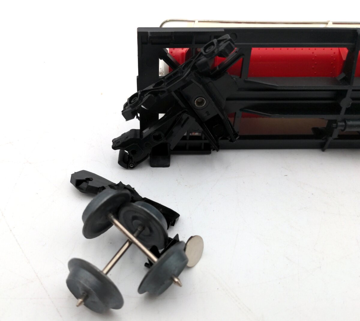 Lionel 6-9327 O Gauge Bakelite Plastics Triple Dome Tank Car VG/Box