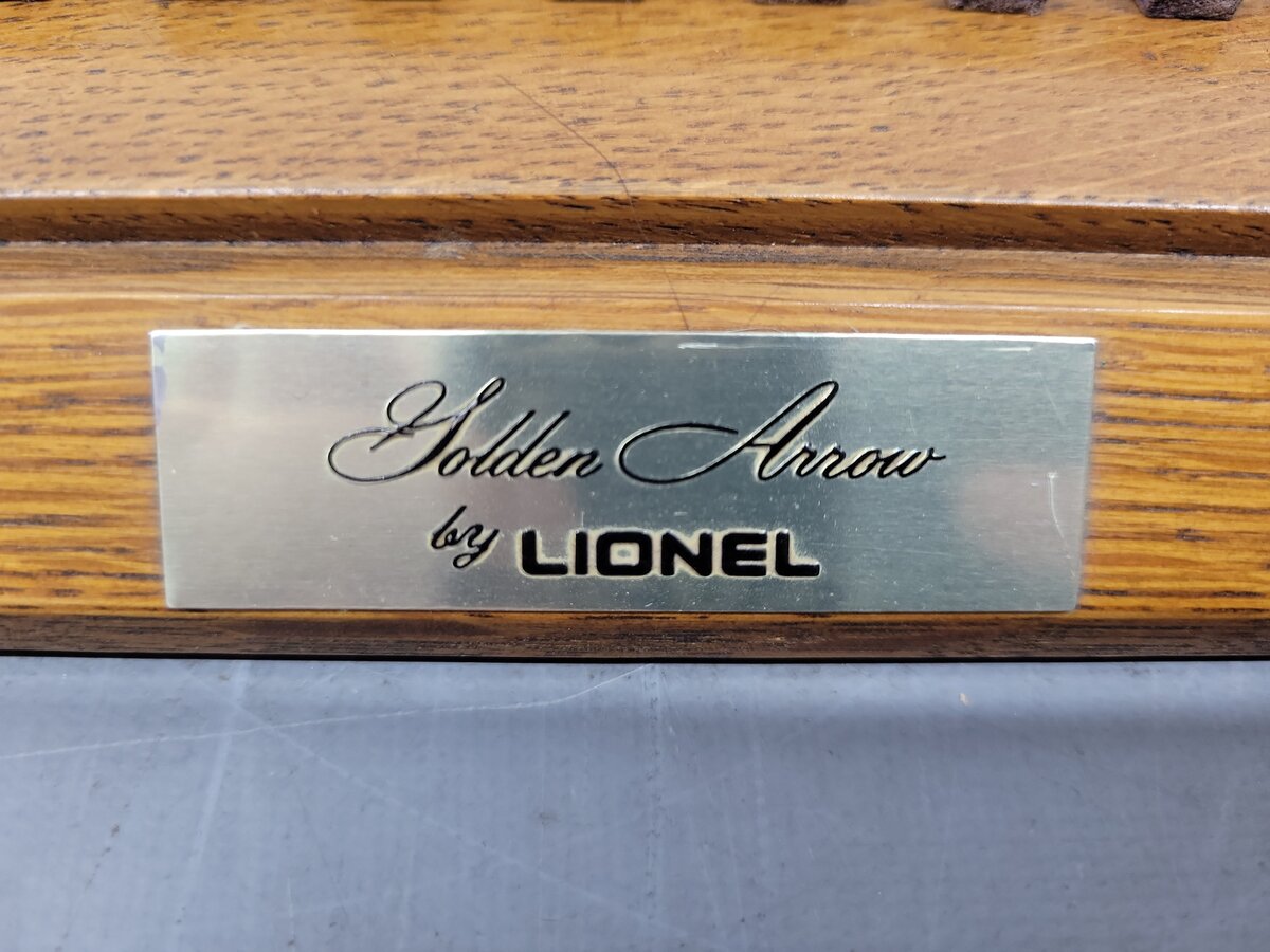 Lionel 6-8104 O Union Pacific Golden Arrow General Steam Loco #3 w/Display Case EX/Box