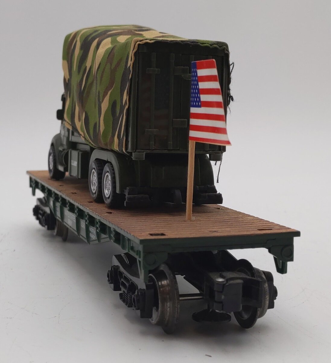 Menards 279-3475 O Gauge US Army Flatcar w/ Army Cargo Truck #22006 EX
