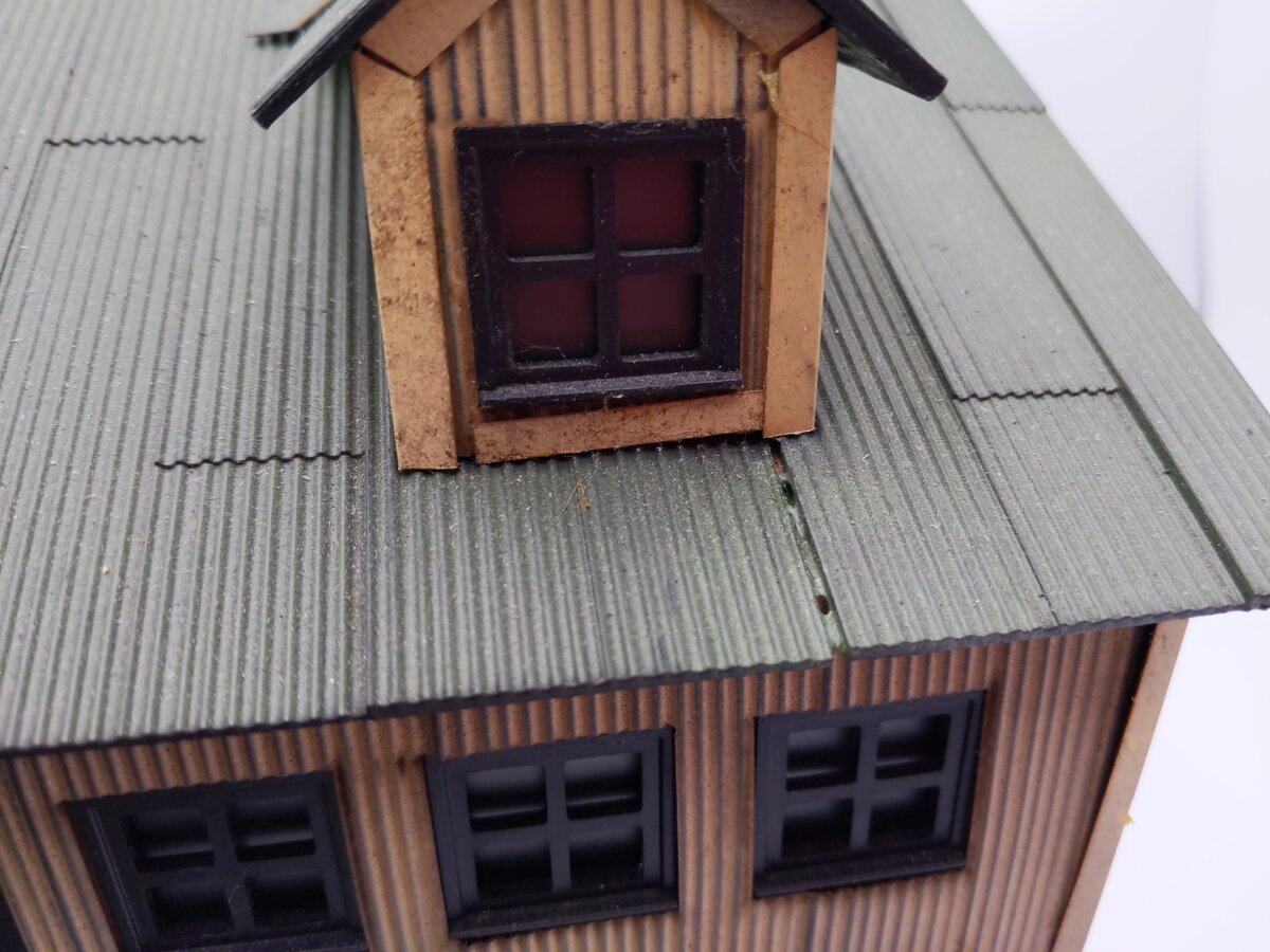 Menards 279-4428 O Scale Gamer & Thrones LED Lighted Pre-Built Building EX
