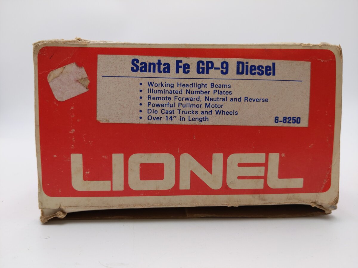 Lionel 6-8250 O Gauge Santa Fe GP9 Powered Diesel Engine #8250/Box