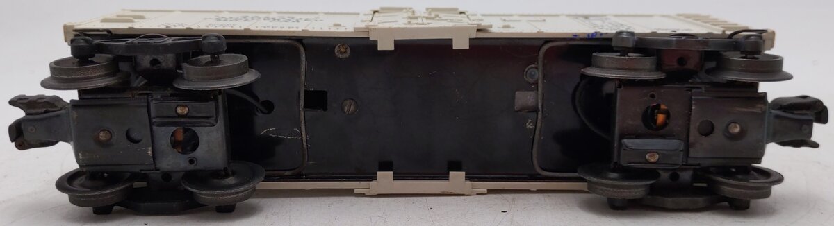Lionel 3472 Vintage O Operating Milk Car with Platform