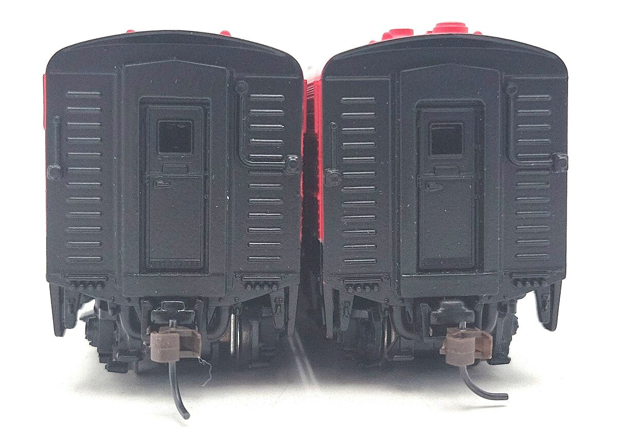 Athearn HO Scale Custom IH "McCormick Farmall" AB Diesel Locomotive Set