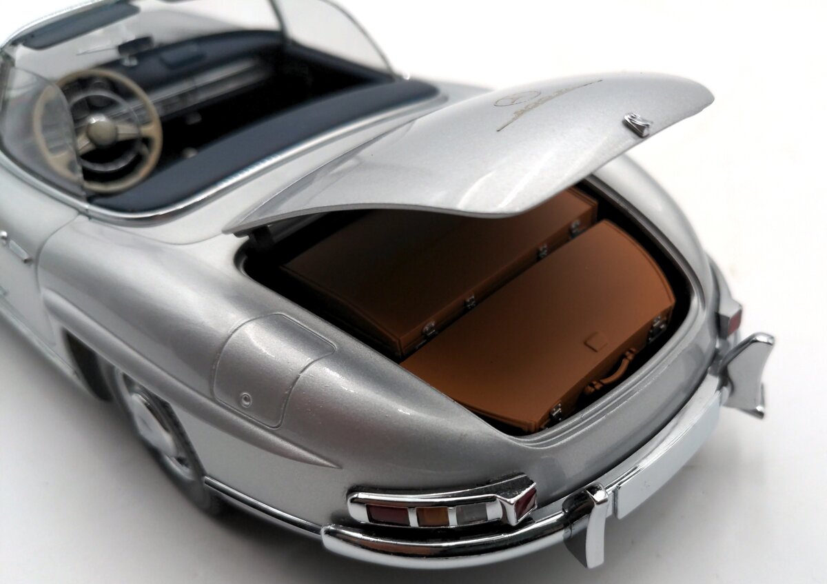Minichamps 1:18 Scale Diecast 1957 Mercedes-Benz 300 SL Roadster LN