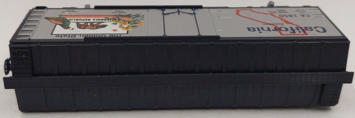 Micro-Trains 02100330 N California State 40' Standard Plug Door Boxcar #1850 LN