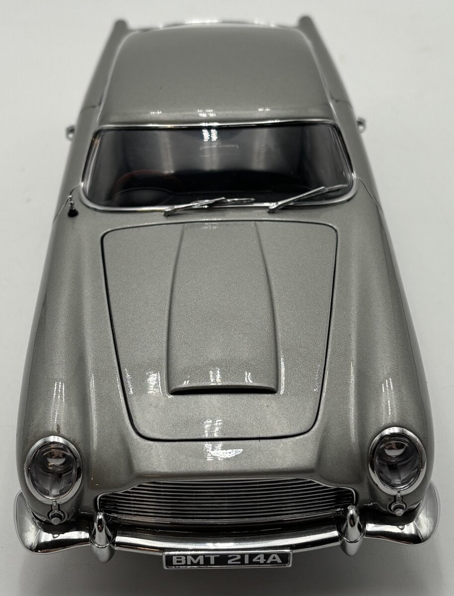 AutoArt 70211 1:18 Aston Martin DB5 in Silver EX