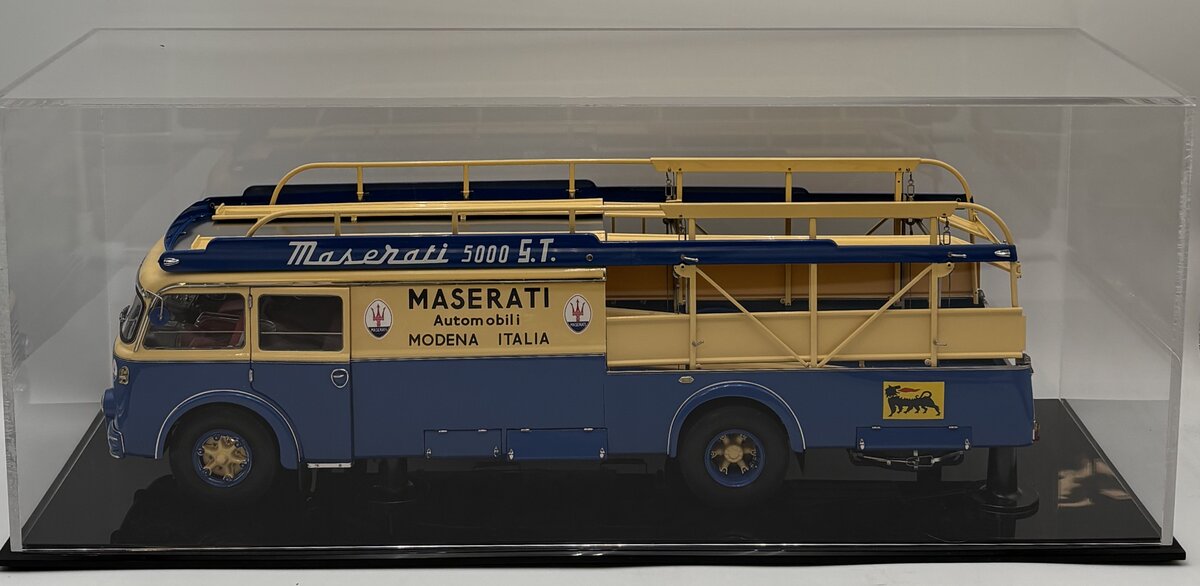 CMC M-097 1:18 1957 Maserati Fiat 642 RN2 Bartoletti Race Car Transporter EX
