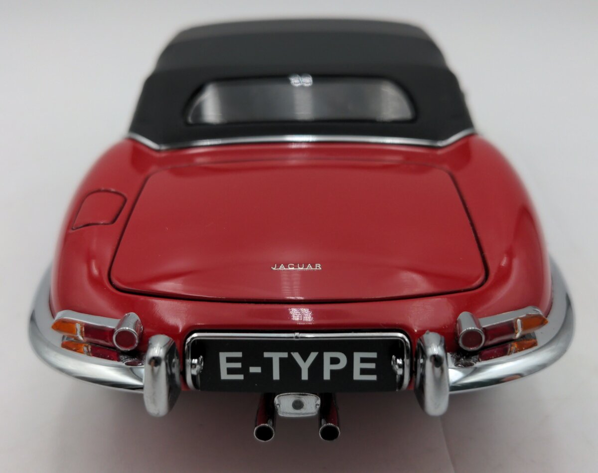 AutoArt 1:18 Scale Jaguar E-Type Roadster Series I 3.8 - Red EX