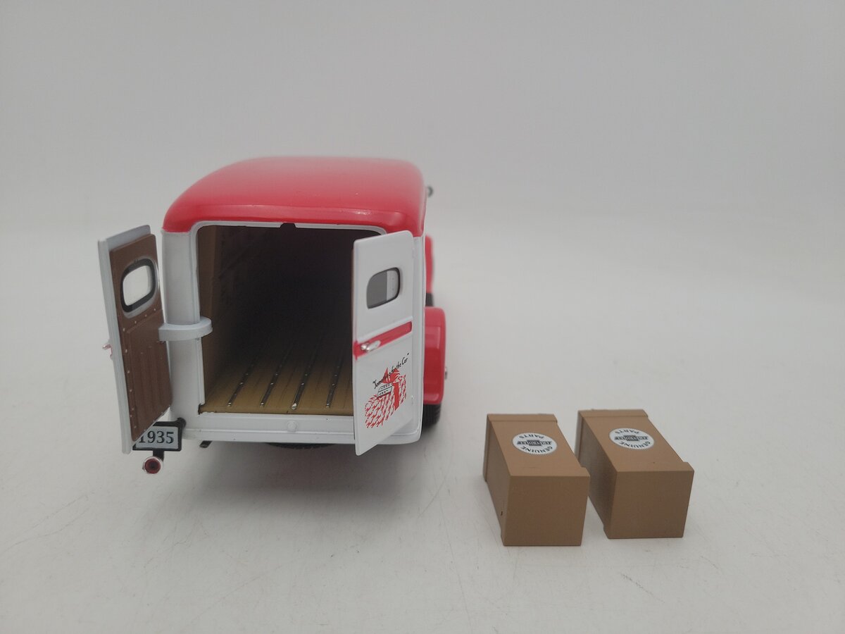 Unique Replicas 18620 1:24 Scale 1935 White Chevrolet Delivery Van W/Accessories VG