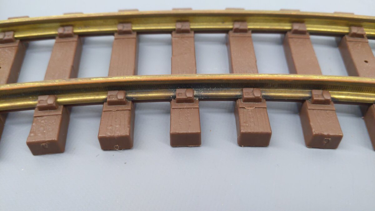 Lionel 8-82003 G Scale Curved Track Section (25) VG