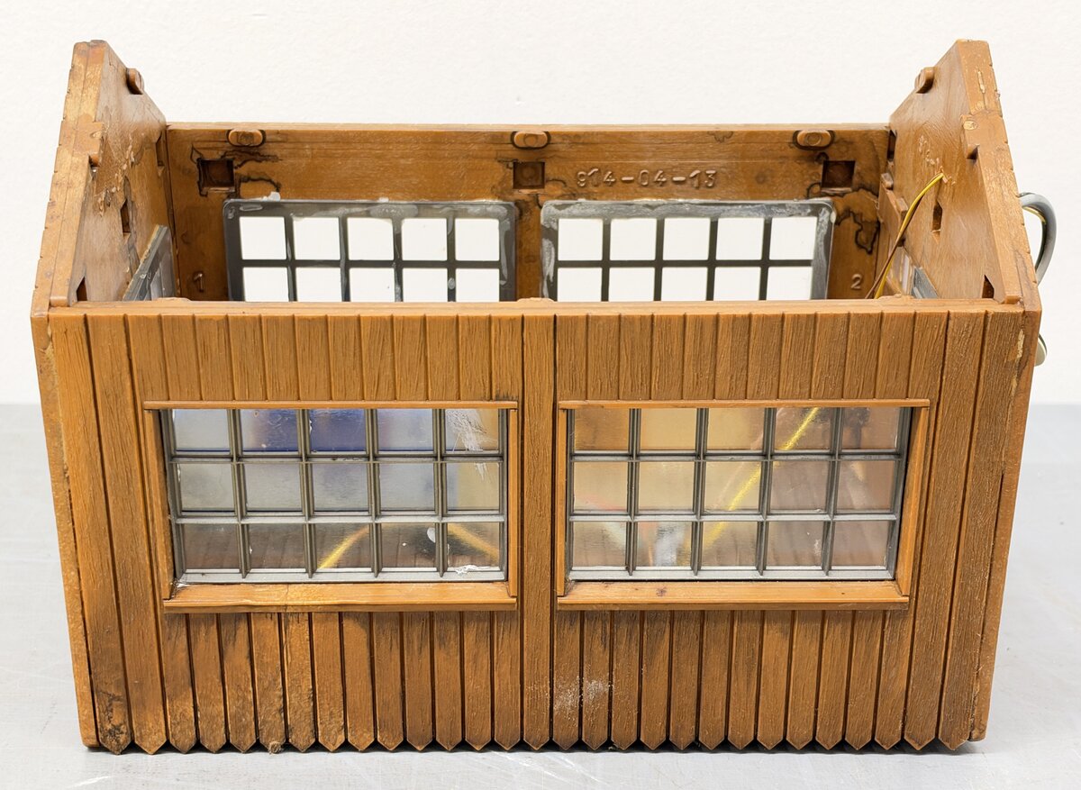 Pola 914 G Scale 2-Story Switch Tower Building