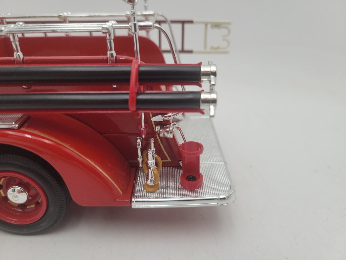Road Signature 20178r 1:24 Scale '38 Ahrens Fox VC Fire Engine Diecast Red Truck VG