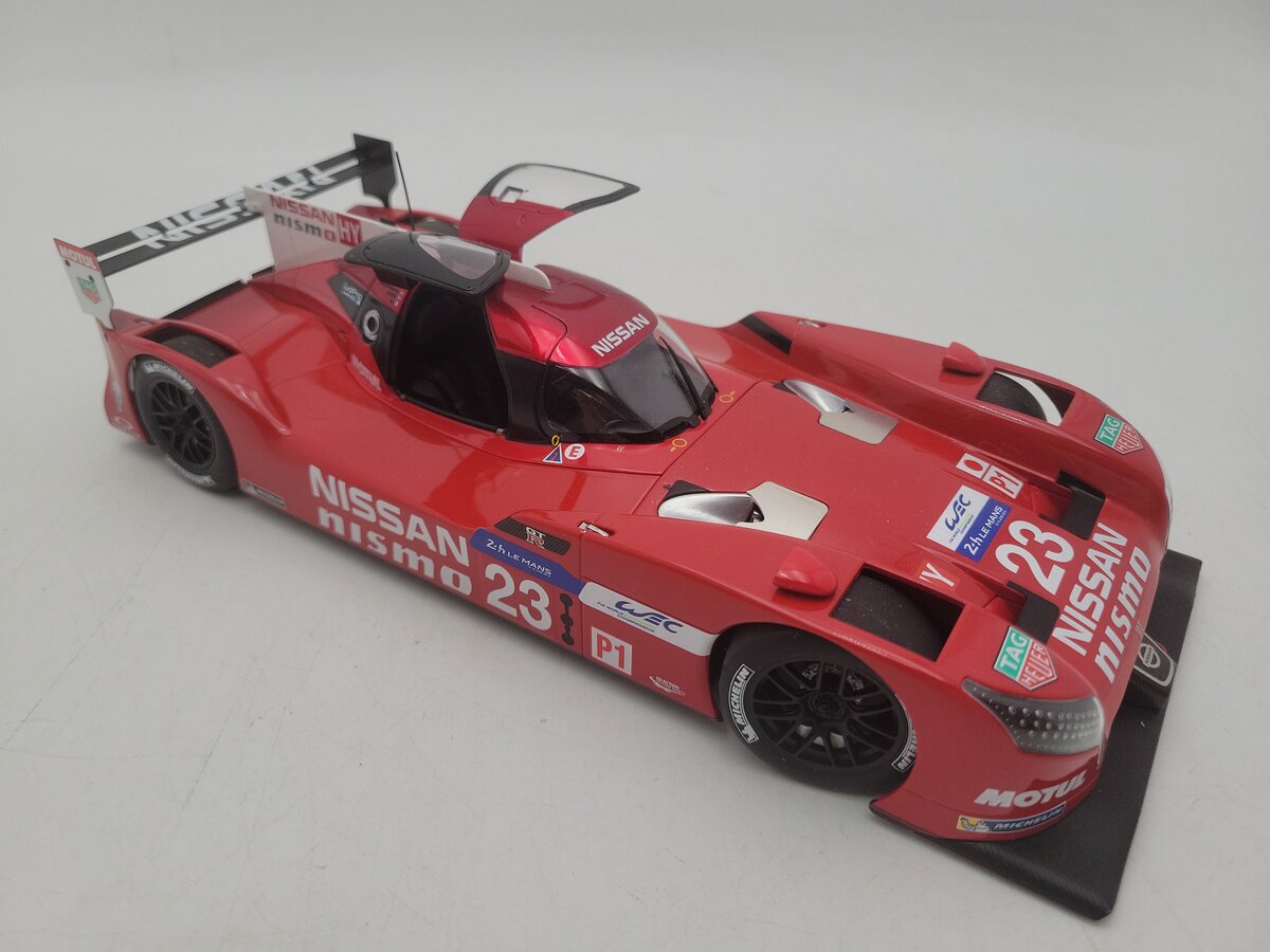 AutoArt 2015 1:18 Scale Red LMP1 Nissan GT-R LM NISMO #23 Diecast Racing Car EX