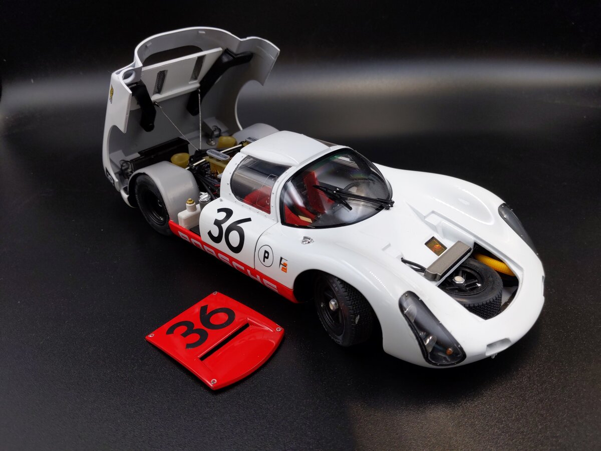 Exoto Porsche 1967 1:18 Scale Gold Label White & Red #36 Porsche 910 Racing Car EX