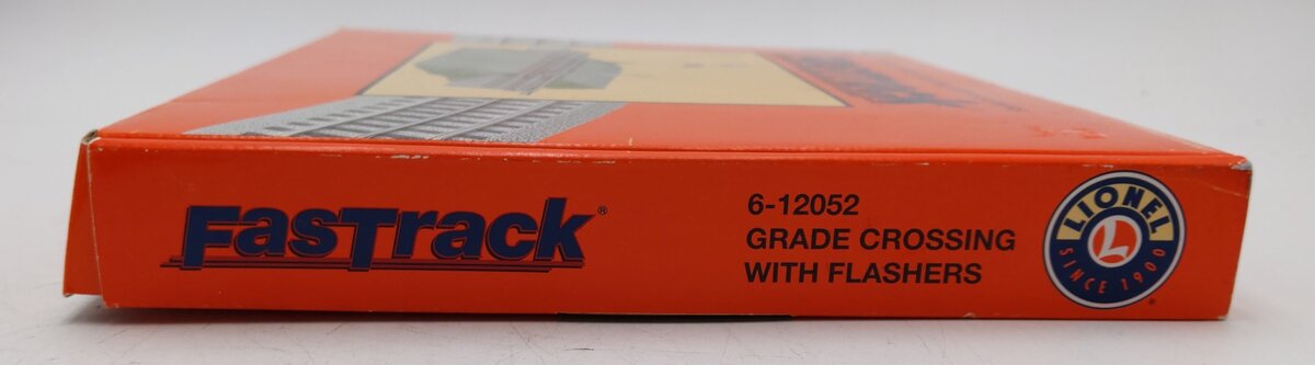 Lionel 6-12052 O Gauge FasTrack Grade Crossing With Flashers VG/Box