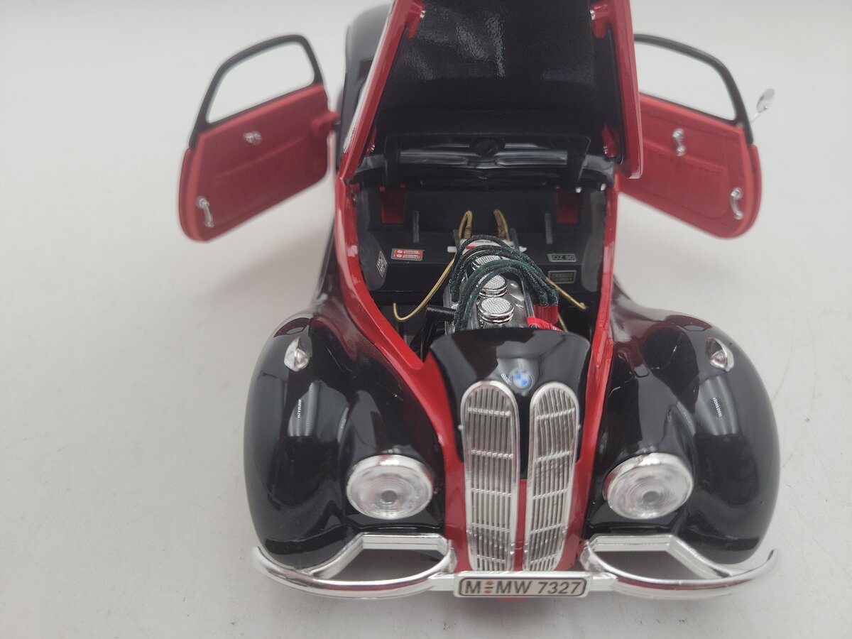 Guiloy 68560 1939 1:18 Scale Red / Black BMW 327 Coupe Diecast Model Car EX