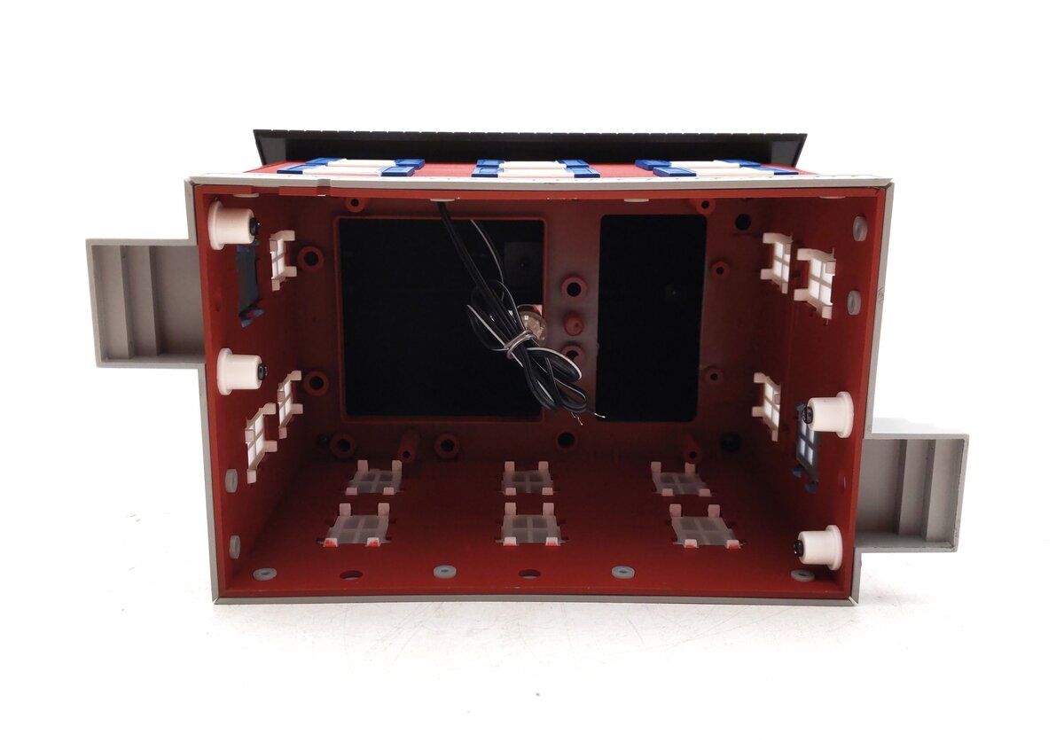 MTH 30-90247 O Gauge Row House (Red with Blue Shutters) LN