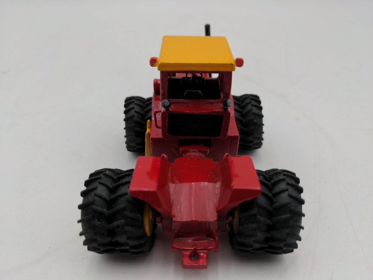 CB1405 1:64 Scale Diecast Versatile 800 4WD Tractor EX