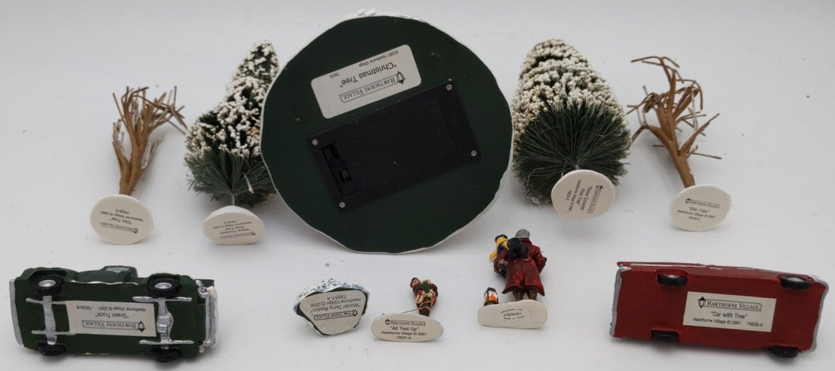 Hawthorne Village 476096 Ceramic Christmas Village Accessories VG