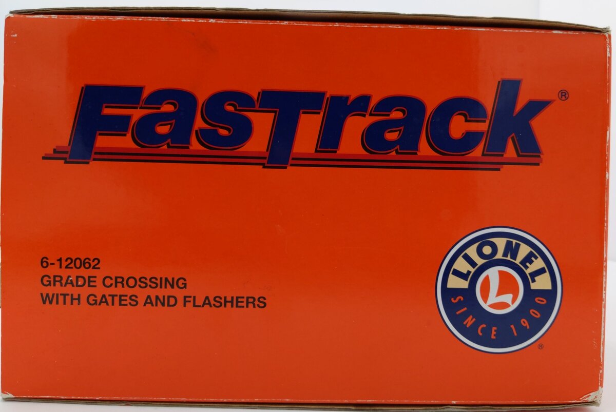 Lionel 6-12062 O Grade Crossing With Gates & Flashers/Box