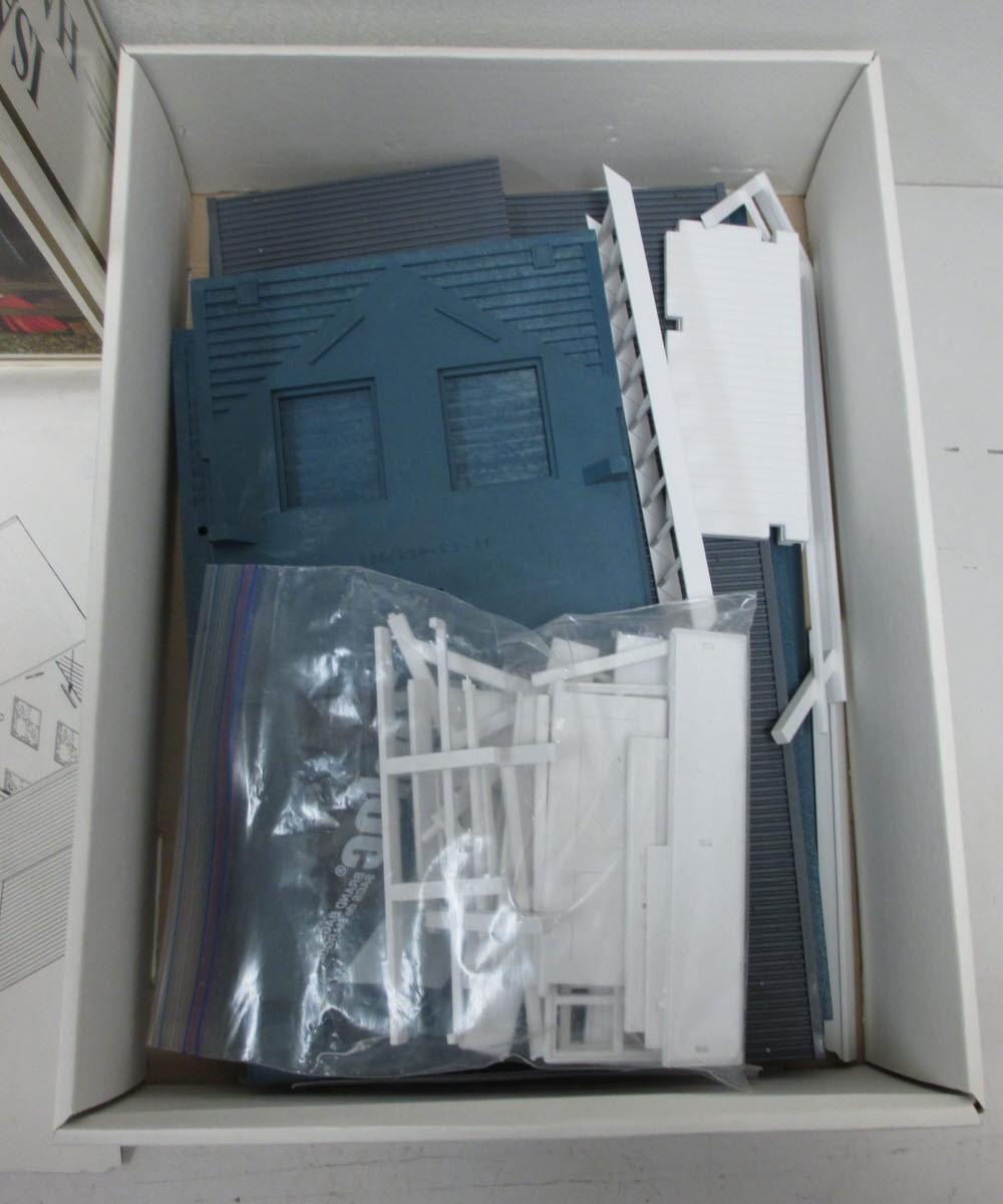Model Power 1617 G Scale Isaac's Hardware Building Kit