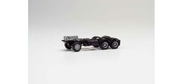 Herpa 85120 HO Iveco 3-Axle Trakker Chassis (Pack of 2)