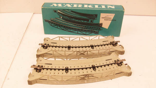 Marklin 7167 HO Curved Approach Section 2-Pk
