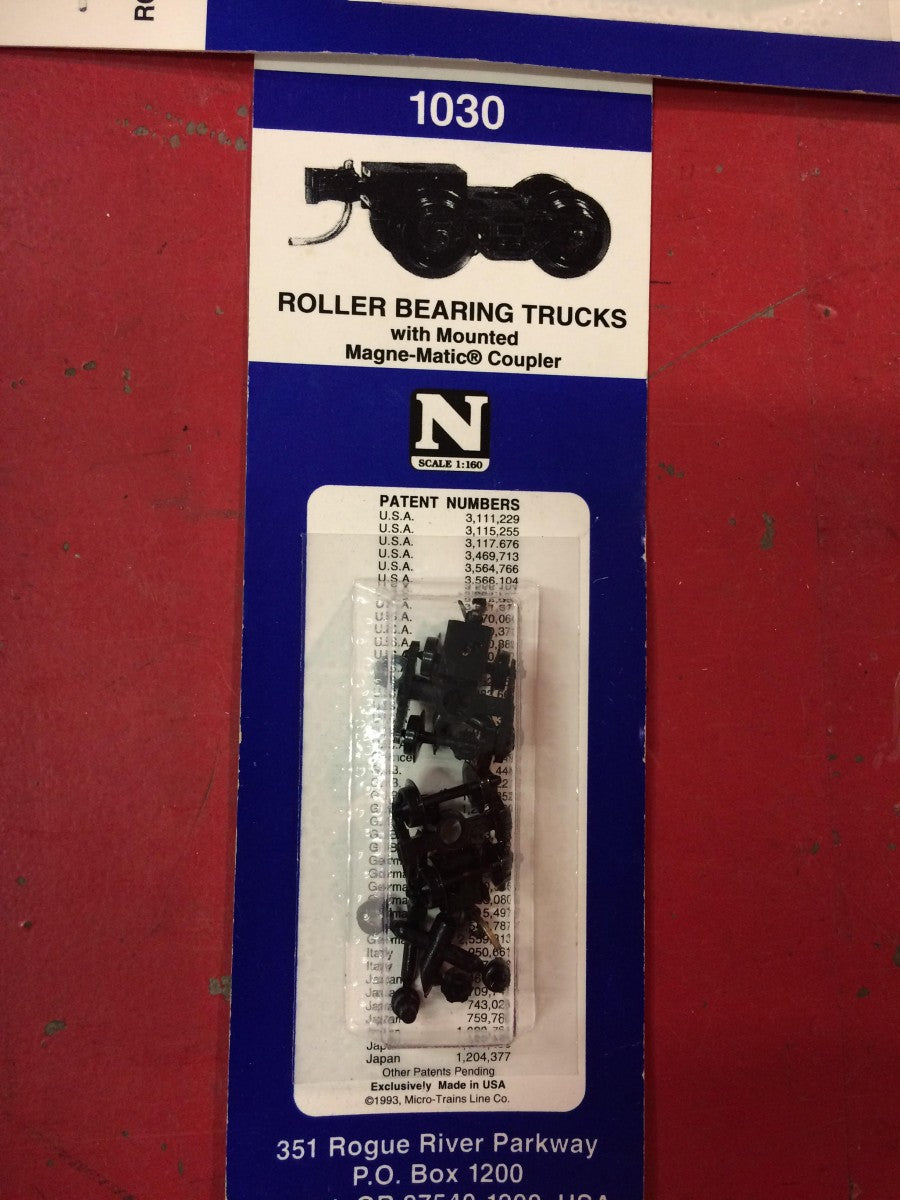 Micro-Trains 00302031 N Roller Bearings Trucks with Mounted Magne-Matic Coupler