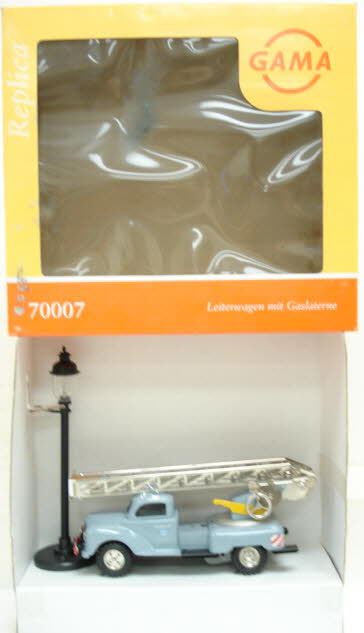 Trix 70007 HO Scale Stadtwerke Ladder Truck w/Working Street Lamp LN/Box
