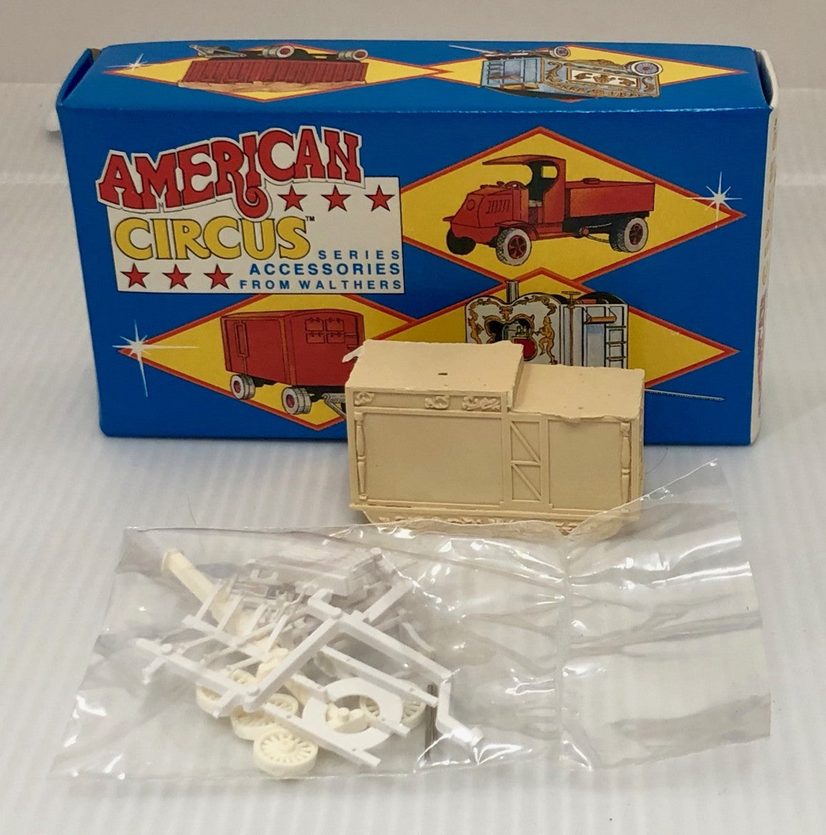 Walthers 933-1381 HO Scale American Circus Charging Tiger Tableau Kit